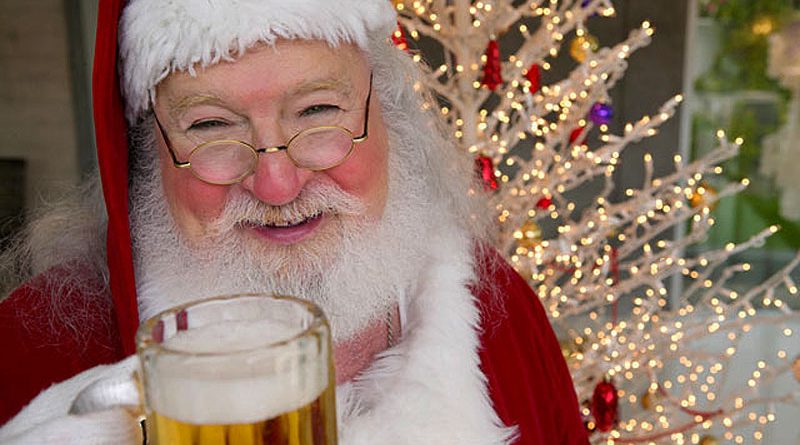 Babbo Natale con in mano una Pinta di birra. Dicembre appuntamenti con le birre artigianali