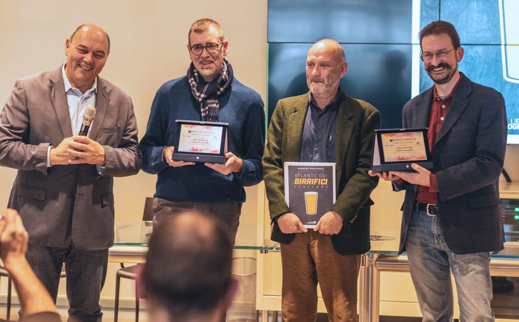 Durante la cerimonia è stato anche consegnato a Davide Bertinotti e Andrea Camaschella il premio “Libro da gustare” per la pubblicazione “Atlante dei Birrifici Italiani” edito da Libreria Geografica.