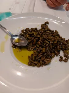 Intermezzo: olive "ammaccate" deliziose, conservate nel loro stesso olio e basta dell'azienda agricola Salella del Cilento al Pitti Taste 2024